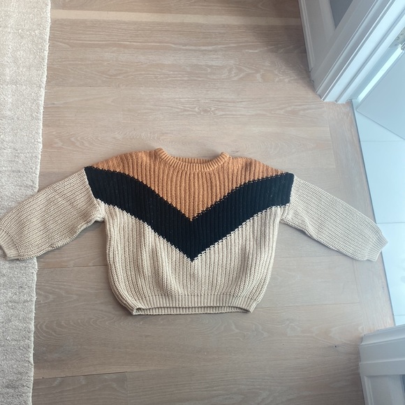 Comfy and cute sweater. Women’s small - Picture 3 of 6